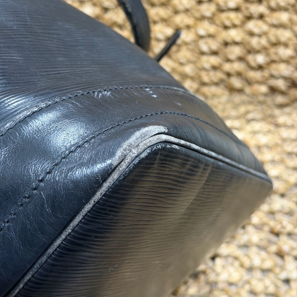 Louis Vuitton‎ Epi Noé Bucket Bag in Noir Black GM - Picture 8 of 14